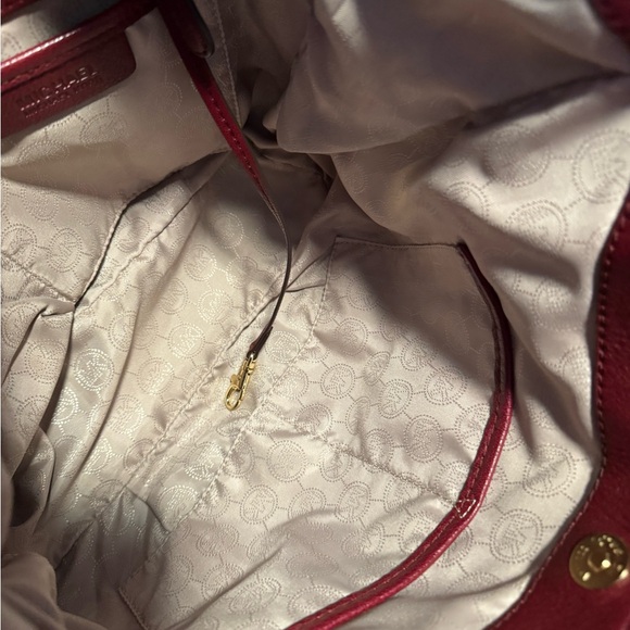 EUC Michael Kors Vanessa medium leather shoulder tote bag in a burgundy - Picture 14 of 17